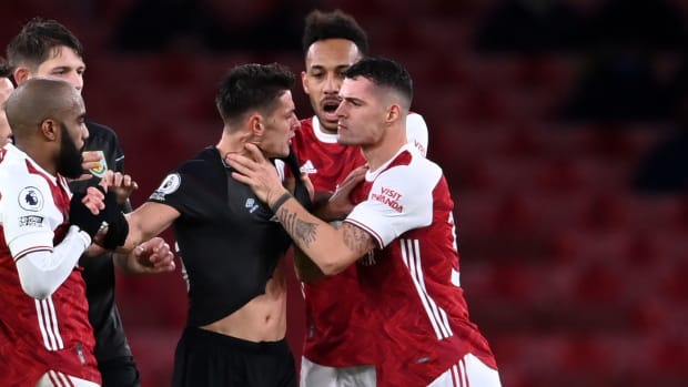 Xhaka-Red-Card
